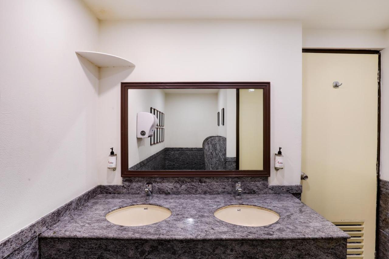 Red Fox By Lemon Tree Hotels, East Delhi Ngoại thất bức ảnh