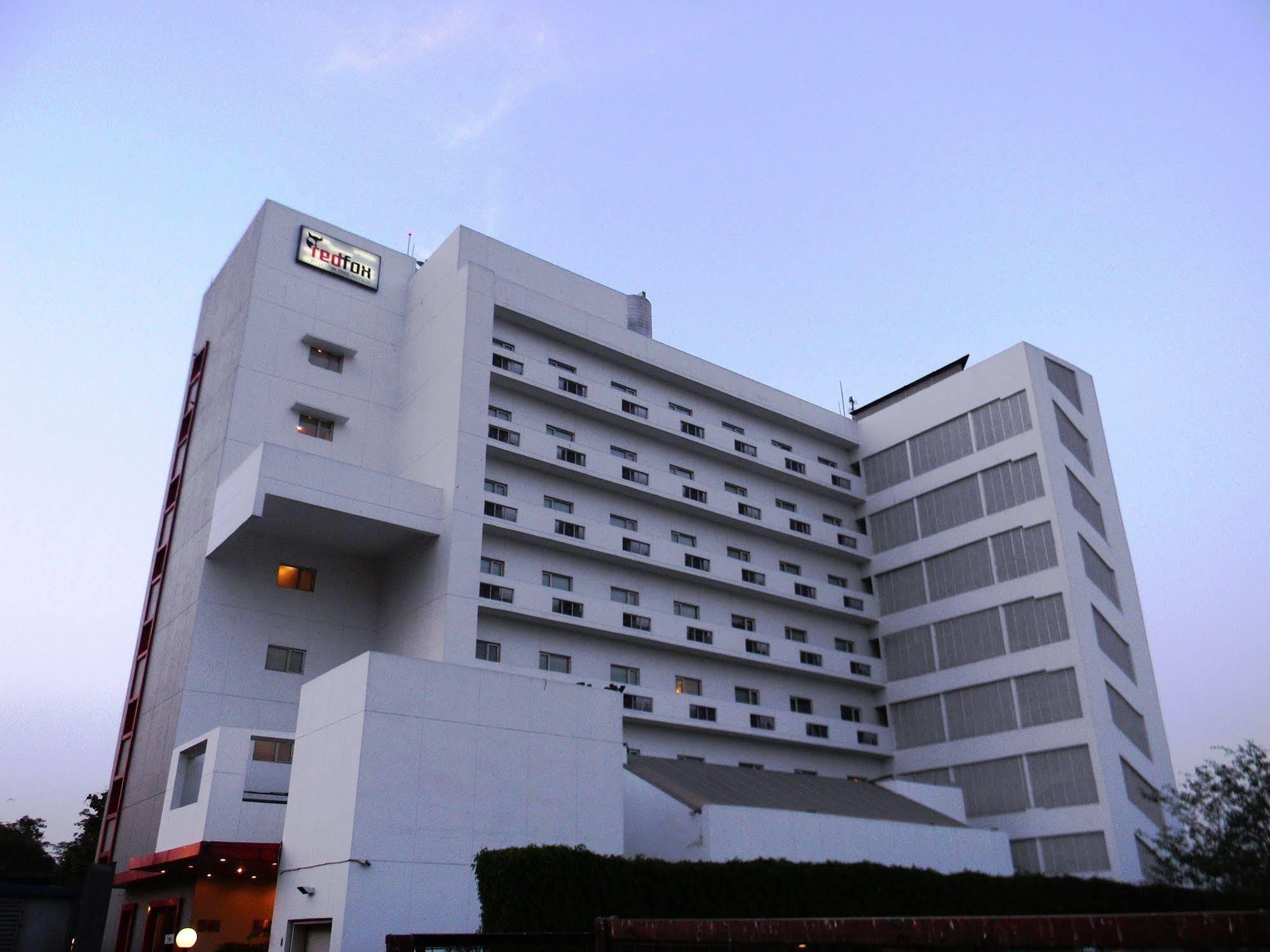 Red Fox By Lemon Tree Hotels, East Delhi Ngoại thất bức ảnh